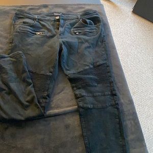 Men’s size 40 Embellish black jeans.